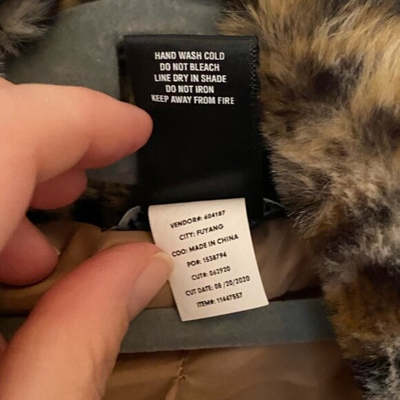 Hot Topic coat size 3X - Picture 4 of 4